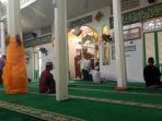 penjiarah-di-masjid-pusaka-banua-lawas-tabalong_20180206_132528.jpg