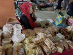 penjual-makanan-kue-tradisional-yang-masih-ada-di-pasar-samuda.jpg