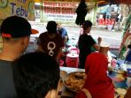 penjual-siomay-dan-batagor-di-pasar-ramadhan_20180605_192522.jpg