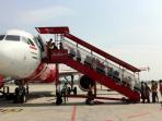 penumpang-antre-masuk-ke-pesawat-airasia.jpg