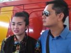 penyanyi-dangdut-fitri-karlina-bersama-suaminya-hendrawan-sumendap_20160301_155643.jpg