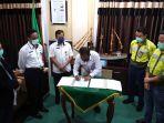 penyerahan-dan-penandatanganan-berita-acara-serah-terima.jpg