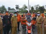 penyerahan-kendaraan-roda-tiga-dan-alat-pemadam-di-kapuas.jpg