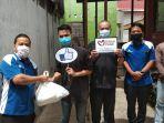 penyerahan-paket-sembako2.jpg