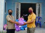 penyerahan-sembako-masyarakat-terdampak-covid-19.jpg