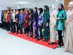 peragaan-busana-batik-khas-kalsel-di-bandara-syamsudin_20181002_201142.jpg