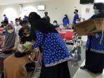 persagi-tala-menyerahkan-bingkisan-kepada-kalangan-pasienkeluarga-pasien.jpg