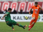 persebaya-surabaya-vs-pusamania-borneo-fc_20180304_180230.jpg