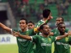 persebaya-surabaya-vs-serawak-fa_20180312_230944.jpg
