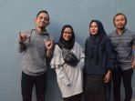 personel-sabyan-gambus-berpose-di-gedung-trans_20180603_122254.jpg