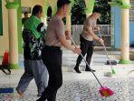 personil-Polres-Tanahbumbu-membersihan-Masjid-Baiturrohiim-Desa-Batulicin.jpg