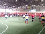 pertandingan-semifinal-antara-tim-futsal-jne-dan-jt-di-plaza-futsal_20170402_205352.jpg