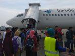 pesawat-garuda-indonesia-saat-bersandar-di-bandara-syamsudin-noor-banjarmasin.jpg