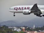 pesawat-milik-qatar-airways-saat-akan-mendarat-di-los-angeles-amerika-serikat_20170613_132120.jpg