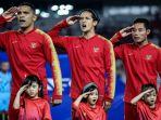 pesepak-bola-timnas-indonesia-menyanyikan-lagu-kebangsaan-saat-pertandingan.jpg