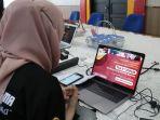 peserta-dari-berbagai-daerah-menyimak-pemaparan-pembicara-di-melalui-platform.jpg