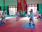 peserta-di-dojo-yusfi-karate-club-batas-kota-banjarbaru-kalsel-kamis-2082020.jpg
