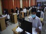 peserta-seleksi-cpns-serius-mengerjakan-soal-selasa-289-siang-2.jpg