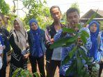 petani-antusias-belajar-cara-stek-mangga-kasturi-di-kantor-bpp-astambul-beberapa-hari-lalu.jpg