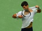 petenis-serbia-novak-djokovic-merobek-kausnya_20160910_092825.jpg