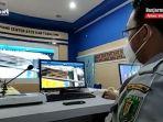 petugas-di-ruang-command-center-atcs-dishub-tabalong-kalsel-kamis-02092021.jpg