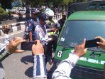 petugas-dishub-banjar-melakukan-razia-beberapa-waktu-lalu-kegiatan-ini-rutin-mereka-lakukan.jpg