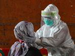 petugas-medis-dinas-kesehatan-kota-bogor-melakukan-swab-test-covid-19.jpg