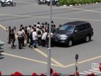 petugas-melakukan-baku-tembak-saat-ledakan-bom-di-pos-polisi-sarinah_20160116_125728.jpg