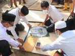 petugas-menentukan-arah-kiblat-untuk-masjid-di-kompleks-islamic-center-kabupaten-hss-21062021.jpg