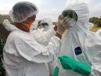 petugas-mengenakan-masker-dan-hazmat-suit-sebelum-melakukan-evakuasi-wni.jpg