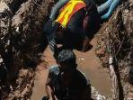 petugas-pdam-bandarmasih-sedang-melakukan-perbaikan-pipa-10112020-1.jpg