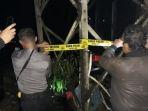 petugas-polres-tabalong-memasang-garis-polisi-di-lokasi-kebakaran.jpg