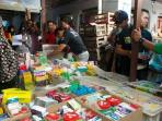 petugas-polres-tabalong-saat-razia-obat-ilegal-di-tanjung_20160915_130616.jpg