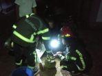 petugas-saat-melakukan-pemadaman-api-dan-evakuasi-gas-bocor.jpg