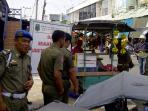 petugas-satpol-pp-kabupaten-kapuas-kalteng_20150805_150853.jpg