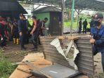 petugas-satpol-pp-menutup-sekaligus-membongkar-eks-kafe-pondok-party.jpg