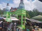 peziarah-padati-makam-datu-sanggul-di-desa-tatakan.jpg