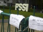 pintu-gerbang-kantor-pssi-di-senayan_20150509_071042.jpg