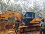 polhut-mengamankan-ekscavator.jpg