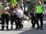 polisi-jadi-korban-penyerangan-mapolda-riau-rabu-1552018_20180516_121958.jpg