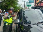 polisi-razia-jalur-satu-arah.jpg