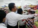 polisi-sidak-minimarket_20150629_115915.jpg