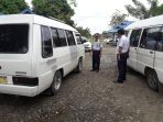 polres-dan-dishub-tapin-razia-kelayakan-taksi_20170614_132317.jpg