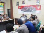 polres-kapuas-menggelar-sosia-elasa-2112020.jpg