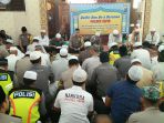 polres-tapin-menggelar-zikir-dan-doa_20180418_151054.jpg