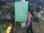 polsek-tapin-selatan-anggota-polsek-tapin-selatan-memasang-spanduk.jpg