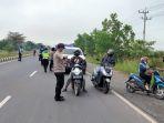 pos-penyekatan-di-lingkar-selatan-petugas-cek-sejumlah-pengendara.jpg