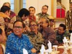 presiden-joko-widodo-berdialog-dengan-sejumlah-komedian_20151217_074925.jpg