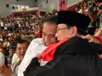 presiden-joko-widodo-dan-ketua-umum-pb-ipsi-prabowo-subianto_20180830_004217.jpg