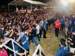 presiden-joko-widodo-ikut-menonton-aksi-hiburan-di-ende-ntt-rabu-1-juni-2022-malam.jpg